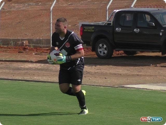 דין אזולאי. שוערה של מרמורק (שקד מורג)